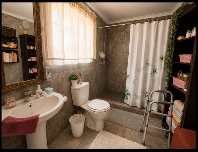 7 BEDROOM HOUSE FOR SALE IN MOOILANDE
